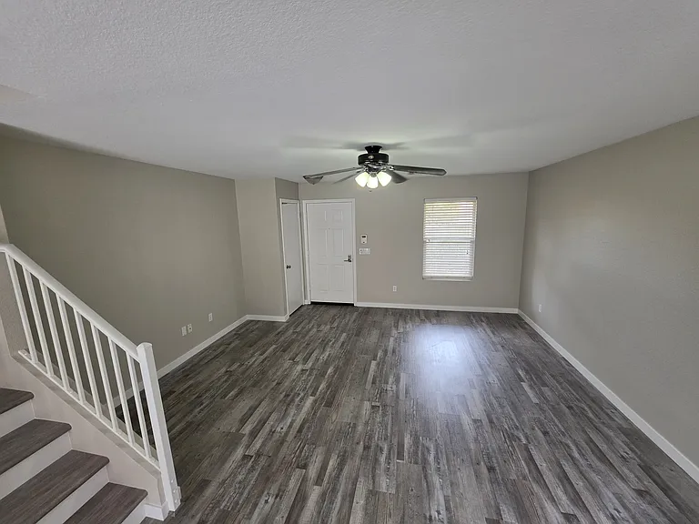 8954 E Shangri La Rd — Photo 2