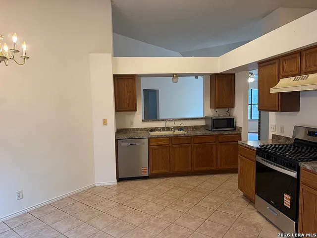 1503 Kingsbridge — Photo 9
