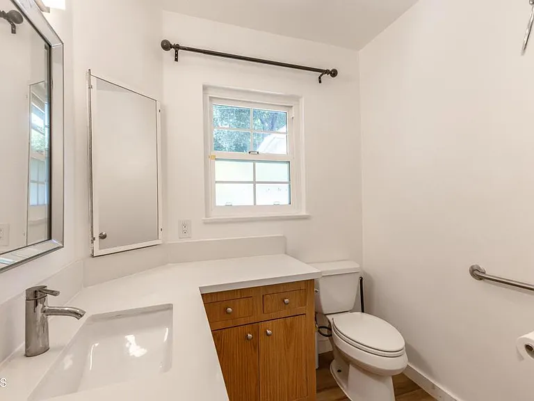 1290 Club House Dr — Photo 20