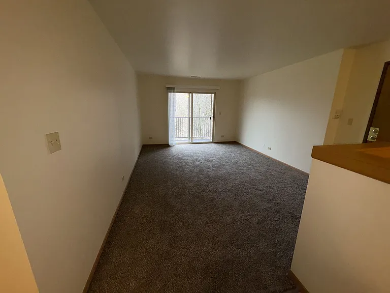 Maple Leaf Apartments — Photo 25