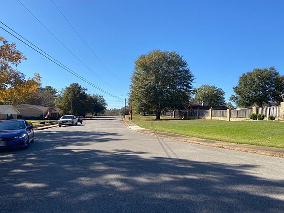 4th image of 1607 Cindy Lou Ave