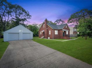 88 N 18th St, Wheatley Heights, NY 11798