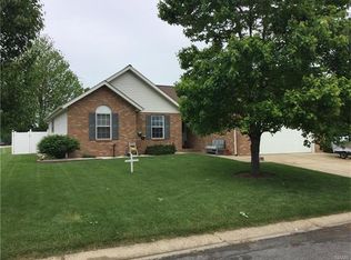 10 Sunbeam Dr, Highland, IL 62249