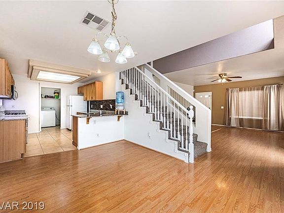 5th image of 8807 Sandringham Ave