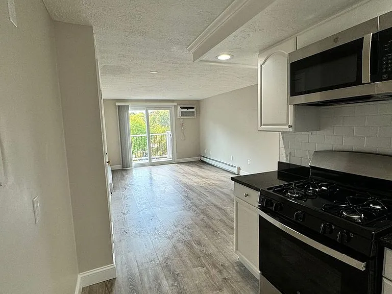 Pondsview Apartments — Photo 164