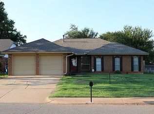 1001 Val Genes Rd, Edmond, OK 73003