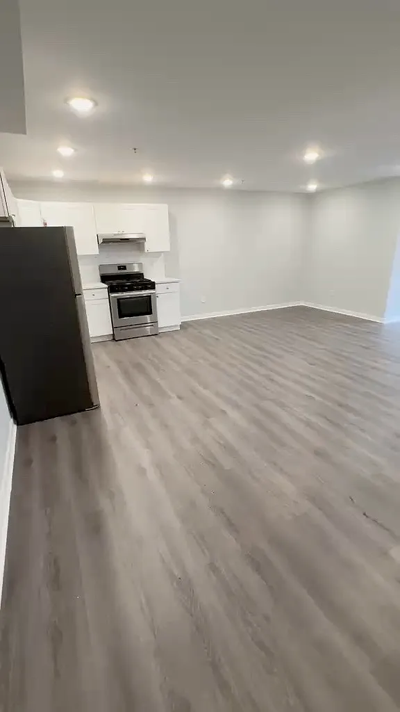 2 bed, $2,045 — Photo 2