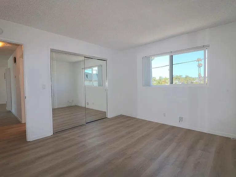 3990 Crown Point Dr — Photo 18