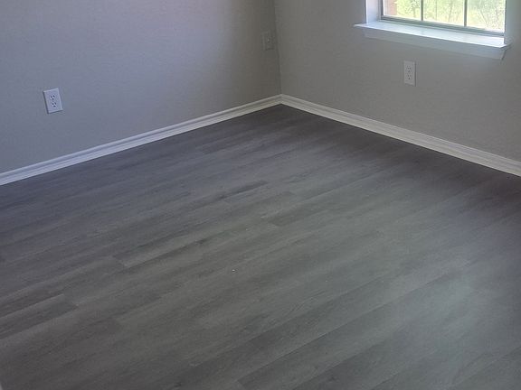 4th image of 2710 Willow Springs Rd