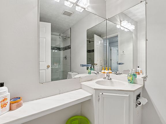 5th image of 9795 N Pond Cir