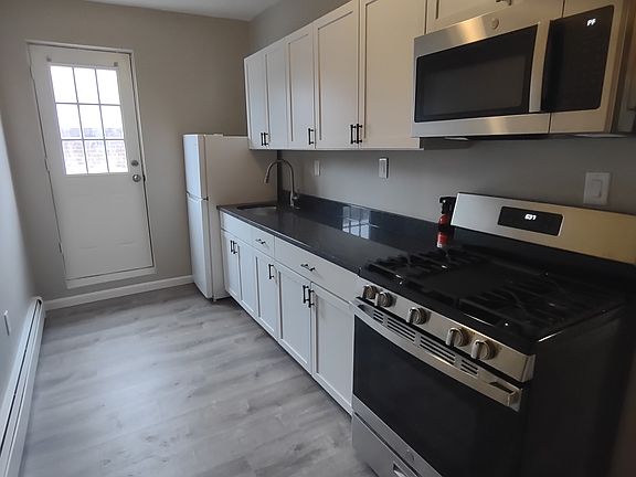 3rd image of 116 W 30th St APT 4
