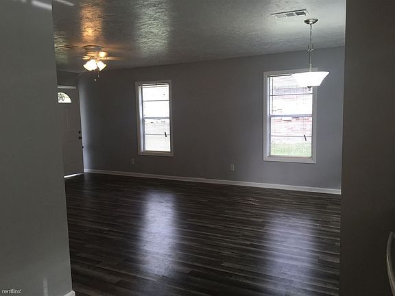 5th image of 1207 Phoenix St
