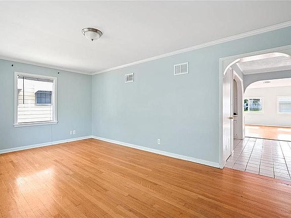 3rd image of 8015 Ward Parkway Pl
