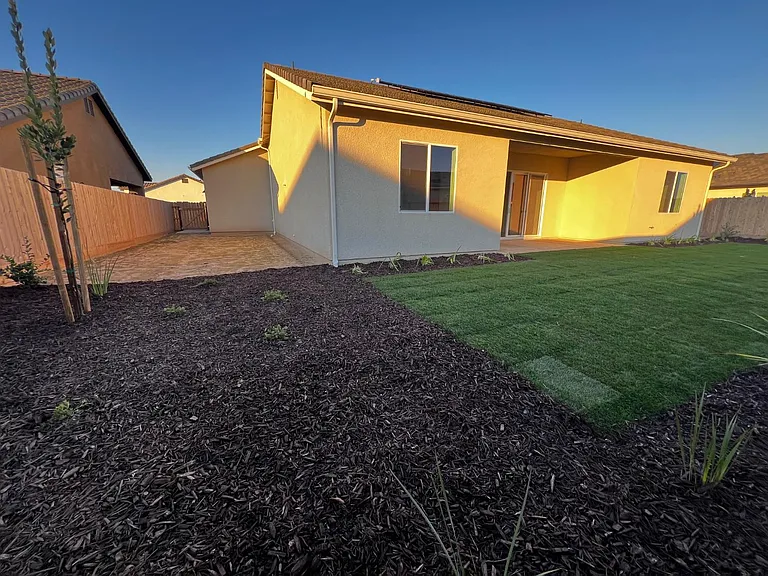 2112 Daffodil St — Photo 20