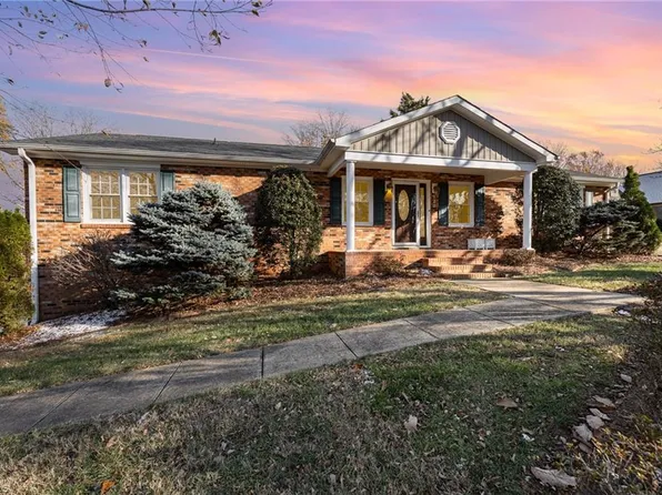 120 Kingston Ave, Kernersville, NC 27284