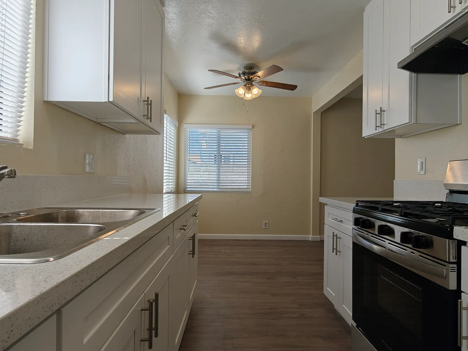 2 bed, 900 sqft, $2,400 — Photo 2