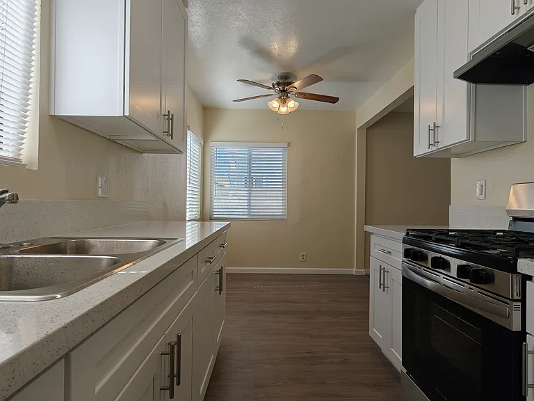 10223 Darby Ave #6 — Photo 2