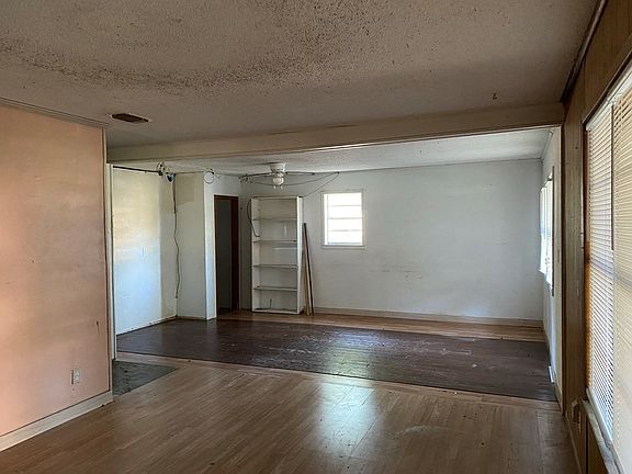 3rd image of 411 N College St