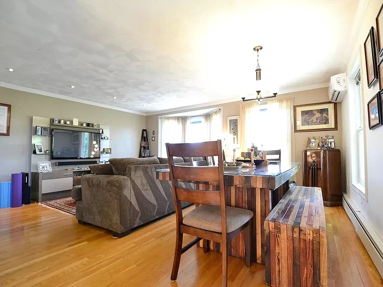 44 Newton St — Photo 12