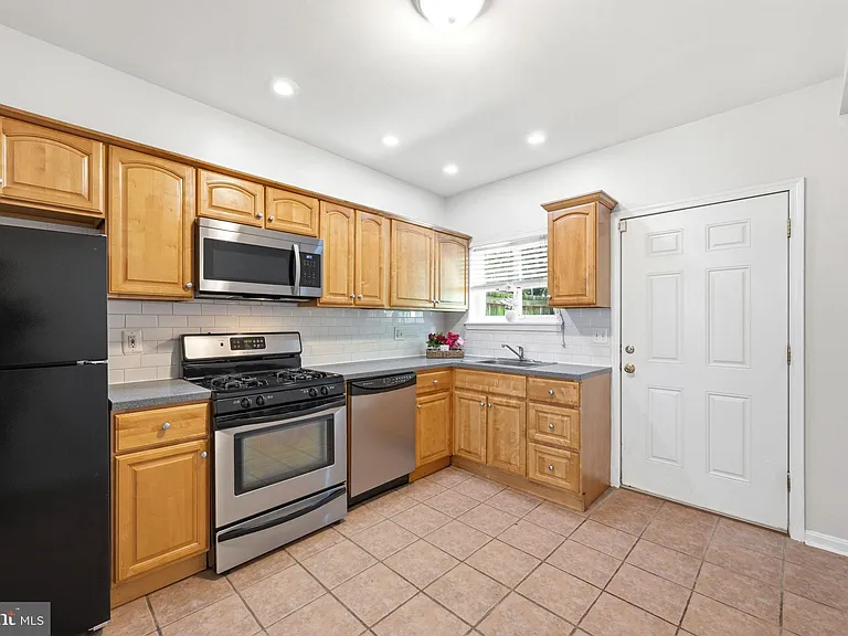 928 N Bambrey St — Photo 10