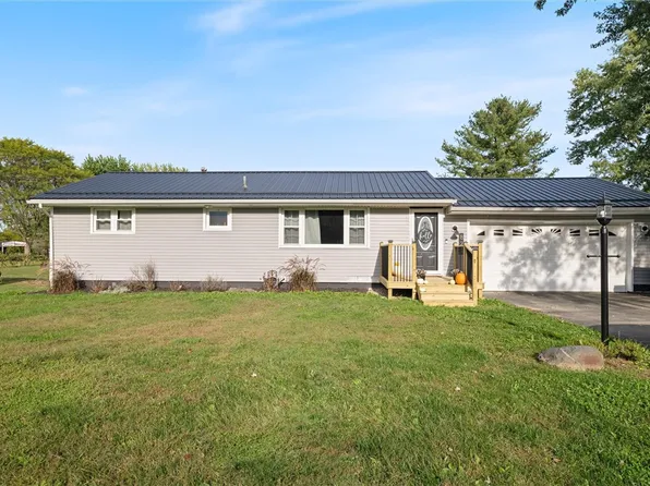 825 Gail Dr, Hermitage, PA 16148