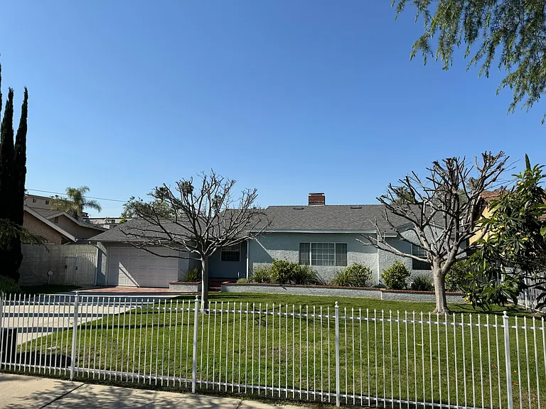 12411 Kittridge St — Photo 2