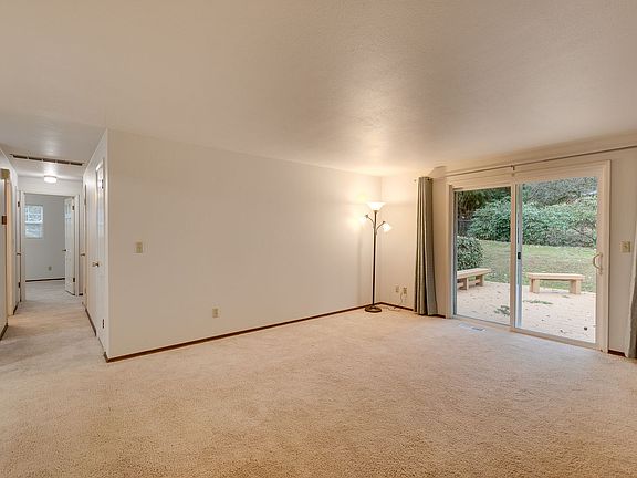 4th image of 12421 NE 73rd St