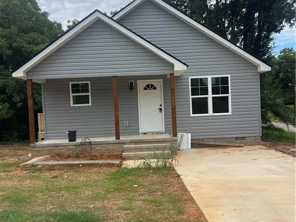 921 Redding Dr, High Point, NC 27260