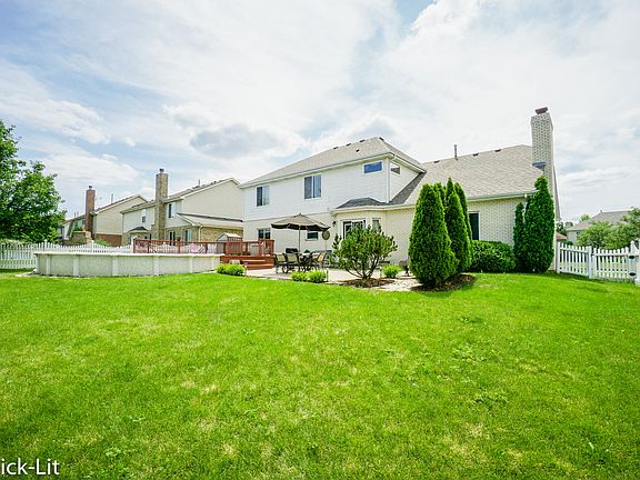 3rd image of 10424 Santa Cruz Ln