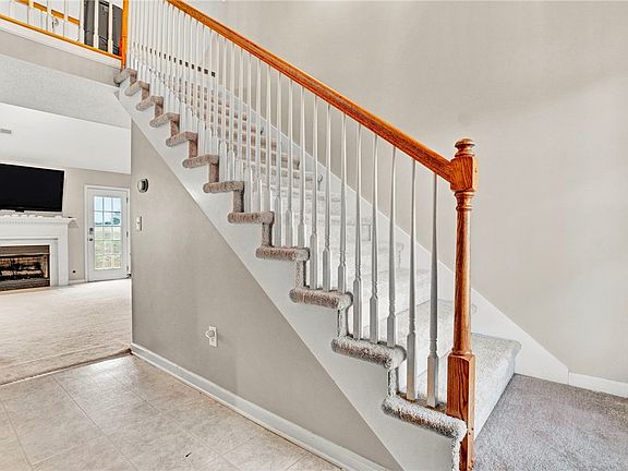 3rd image of 133 Hurst Ave