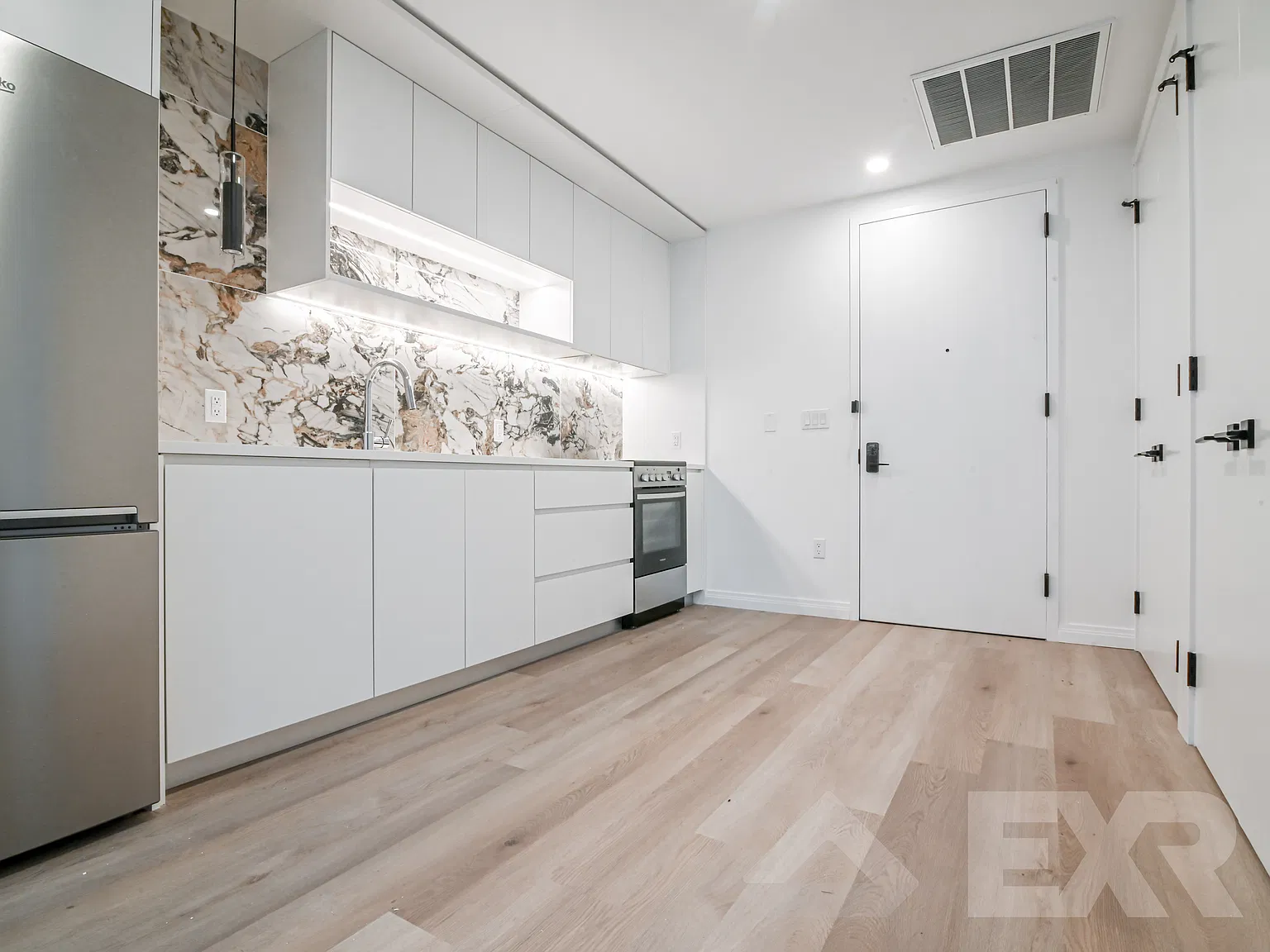 957 Atlantic Ave — Photo 3