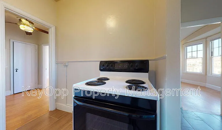 895 31st Ave #7 — Photo 3