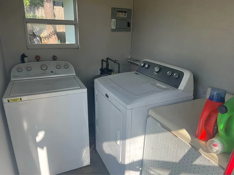 2 bed, 784 sqft, $1,300 — Photo 4