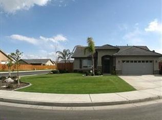 2803 Rising Mist Ln, Bakersfield, CA 93313