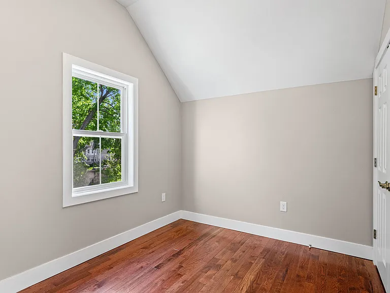 521 Warren St #4 — Photo 38