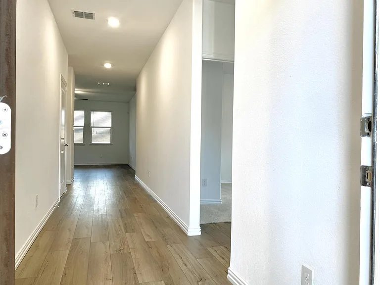 1201 Sassafras Dr — Photo 4