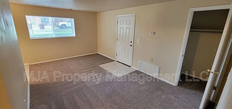 4642 S Arlington Park Dr #4 — Photo 2