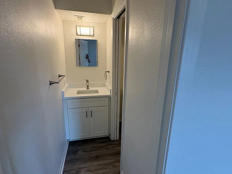6224 Robinson St #4 — Photo 19