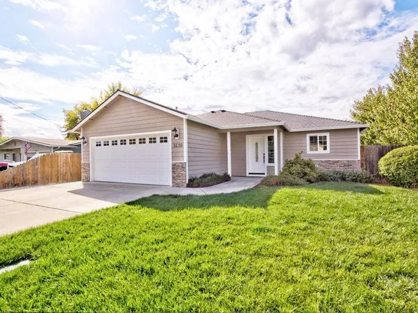 1630 Medart Ln, Grants Pass, OR 97527