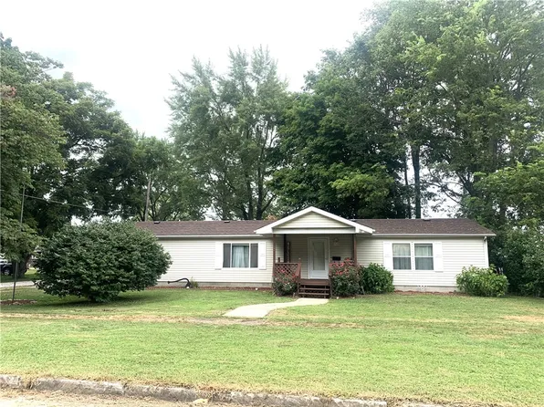 508 E 2nd St, Pana, IL 62557