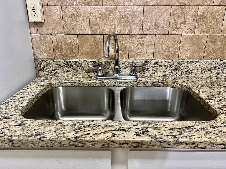 Heather House Apartments — Photo 42