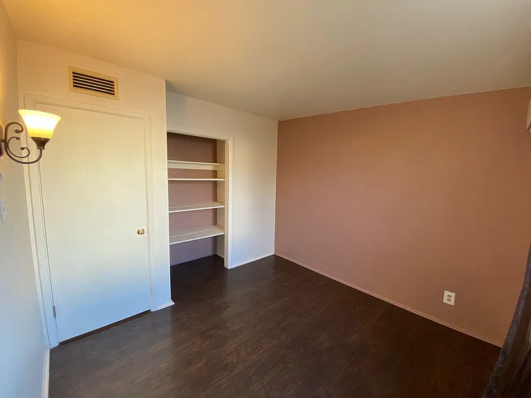 4310 E 31st St — Photo 15