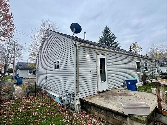 3rd image of 815-817 Bataan Ln