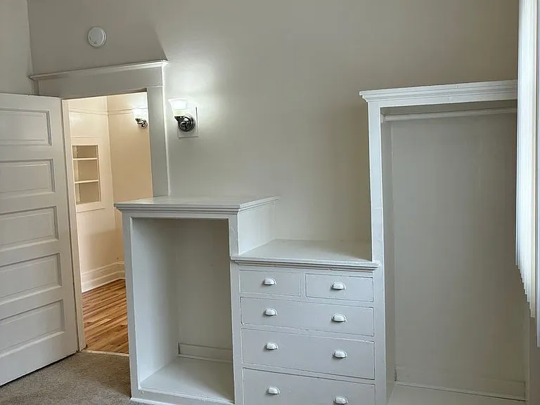 31 N Laurel St #1-4 — Photo 10