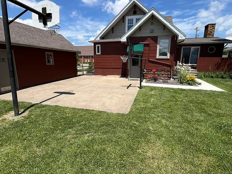211 W Fisk St — Photo 30