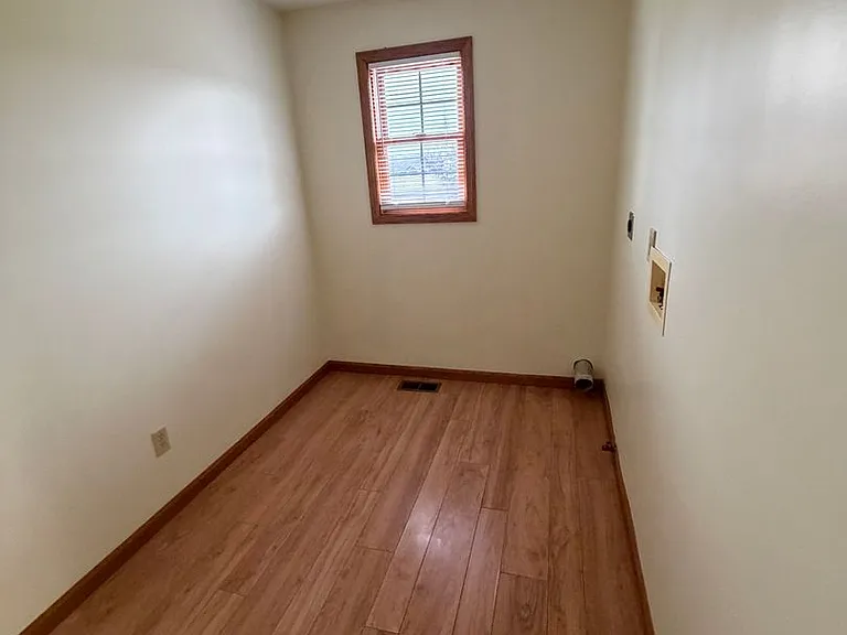 1114 W Depoy Dr — Photo 10