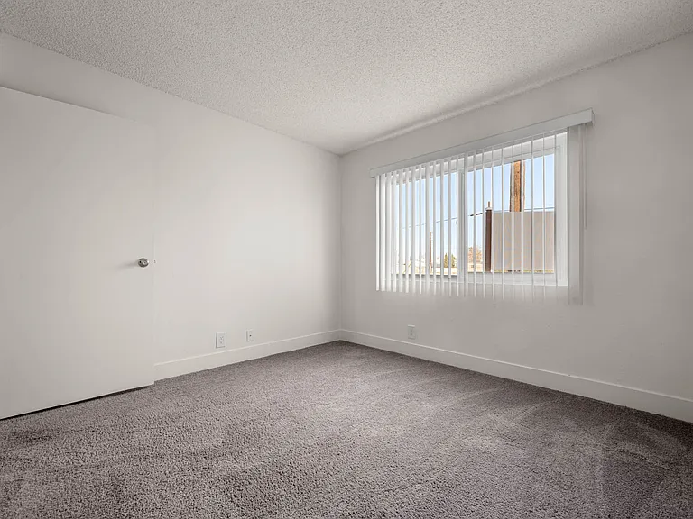 Parkwood Apartments — Photo 18