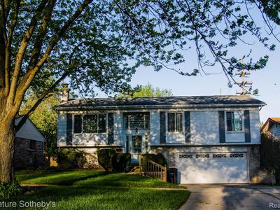 137 Surrey Hts, Westland, MI, 48186