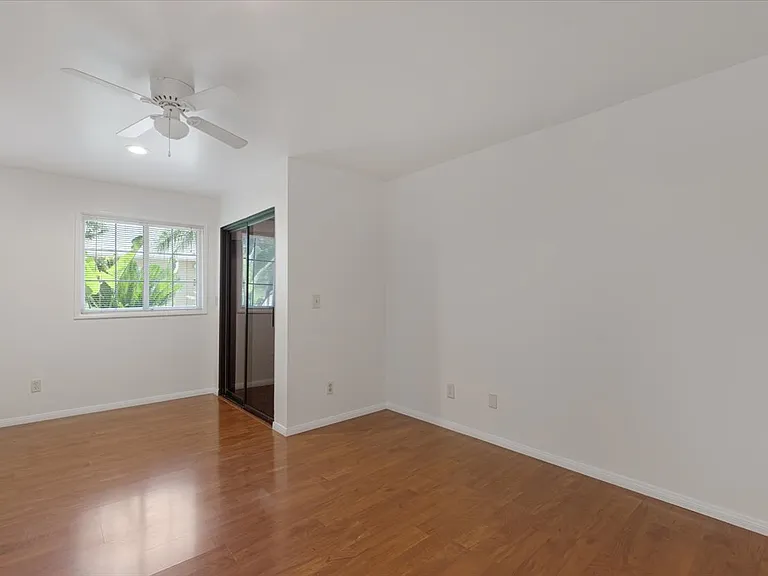 22521 Victory Blvd #B — Photo 9