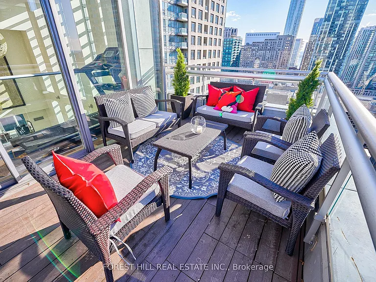 8 Colborne St #Penthouse 2701 — Photo 12